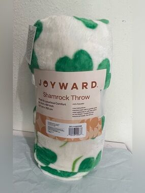 Joyward Shamrock Throw Blanket - White & Green Plush Throw